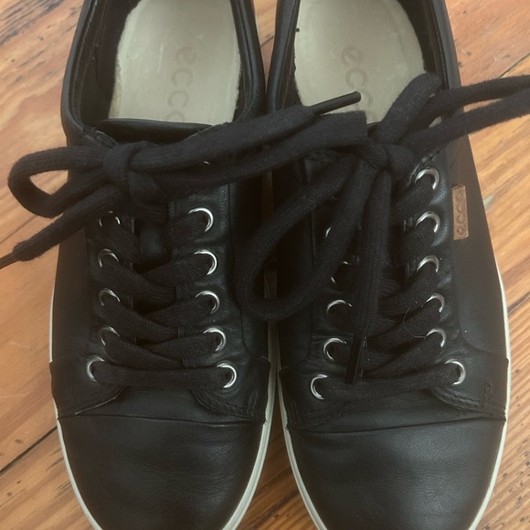 Ecco Black Soft leather Gortex Sneakers, Size 5, Rubber Soles. Worn 1/2 dz times - Picture 3 of 15